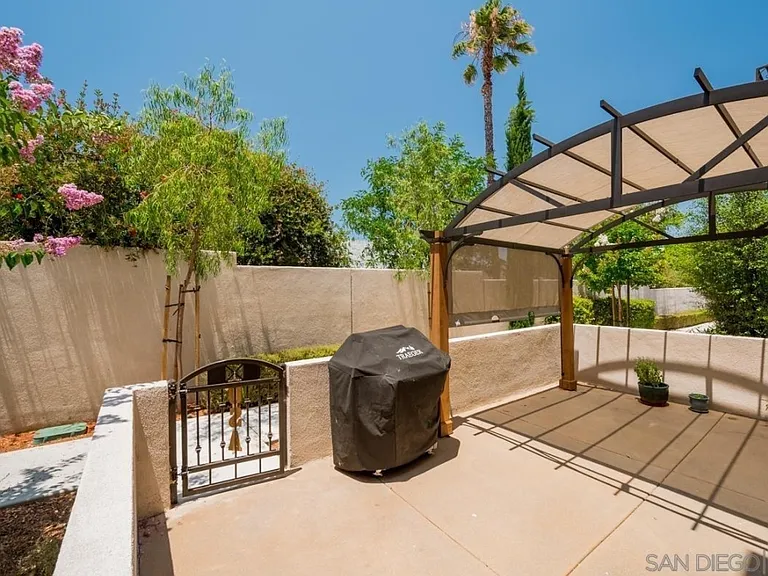 8753 Boulder Ln — Photo 2