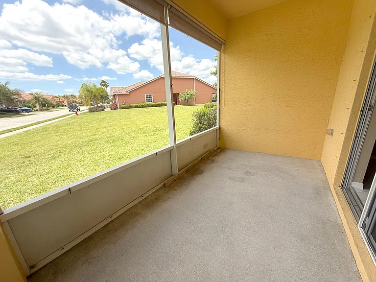 6510 Oxford Cir #101 — Photo 18