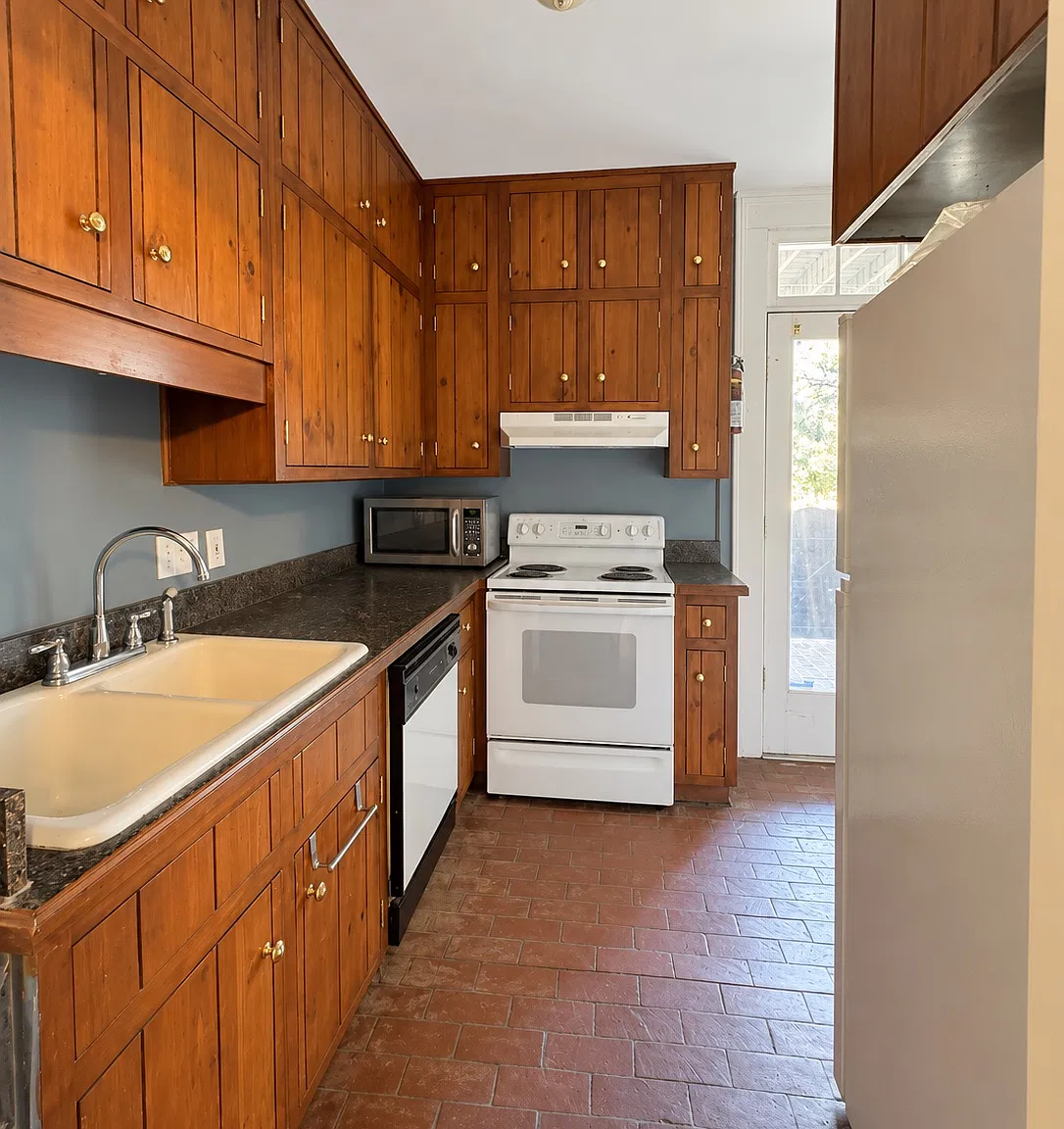 E Macon St, Savannah — Photo 4