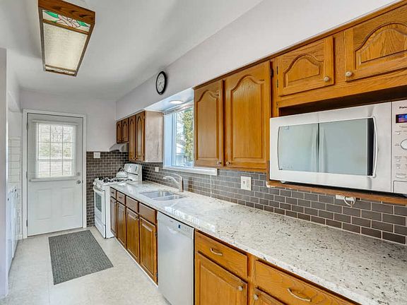 4th image of 684 N West Ave