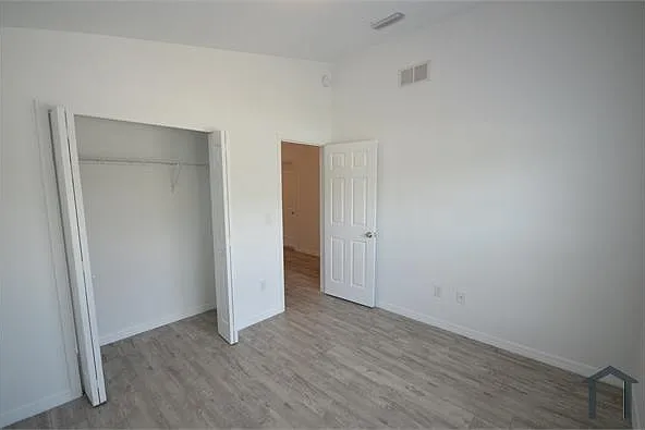 2225 Carver Ave — Photo 6