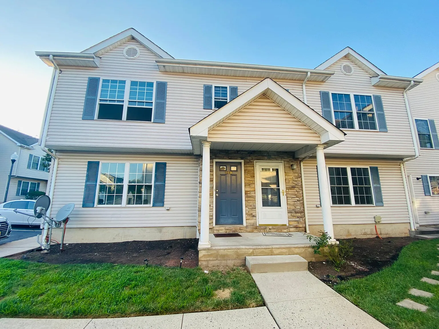 2 bed, 2.5 bath, 1102 sqft, $2,600 — Photo 1
