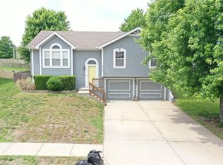 8108 NE 106th St, Kansas City, MO 64157