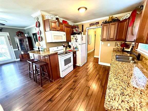 5th image of 7124 Linda Lake Dr