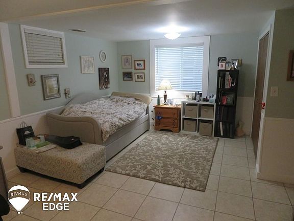 3rd image of 810 Dexter Dr