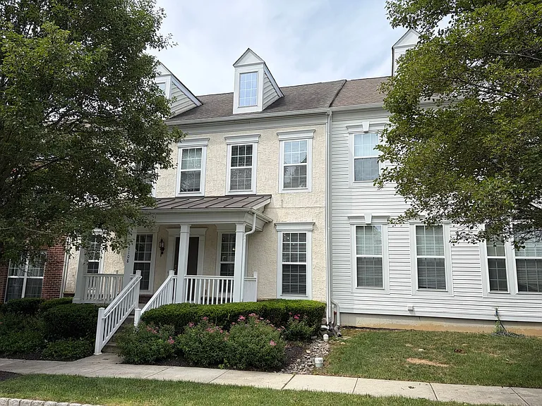 1108 Harding Dr — Photo 1