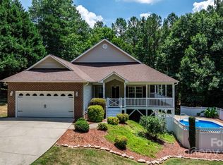 6391 Cathedral Dr, Hickory, NC 28601