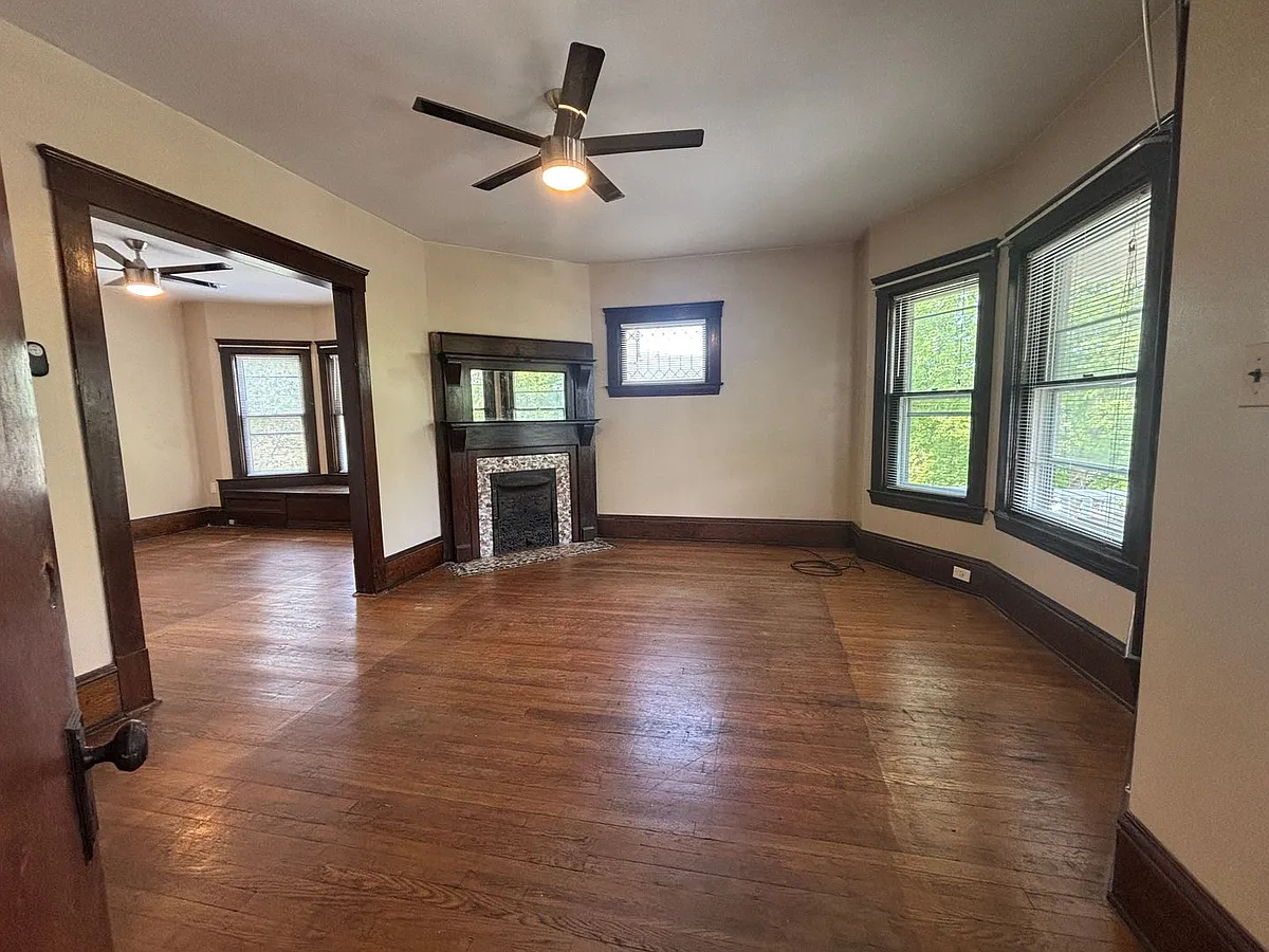 Building Photo - 1376 W 91st St