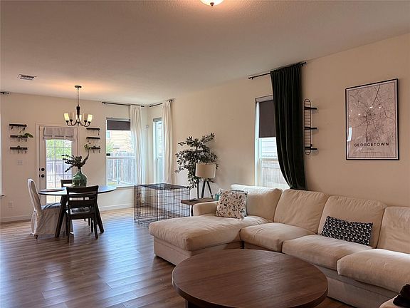 5th image of 1007 Brambles Dr
