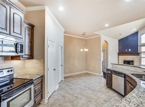 3rd image of 3411 Walnut Ln