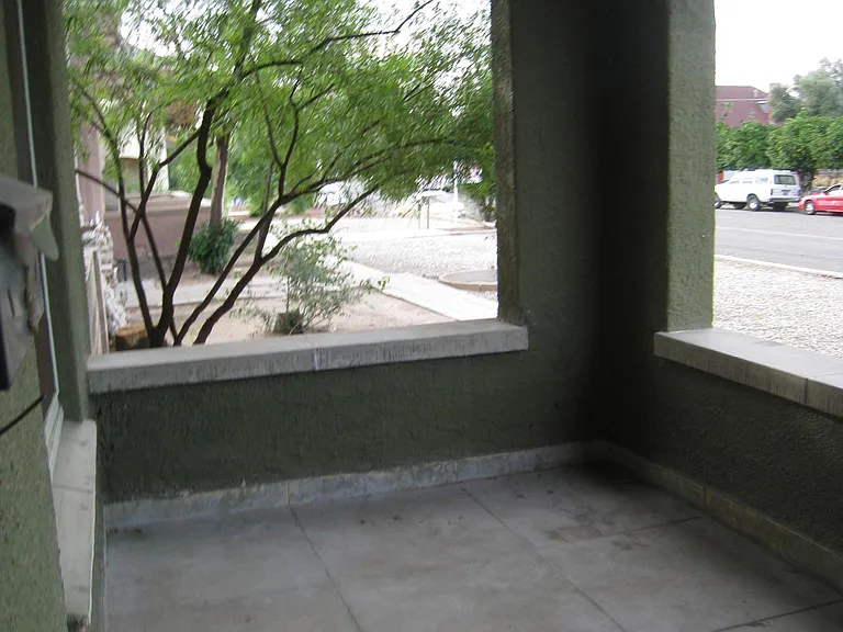 246 E University Blvd — Photo 2