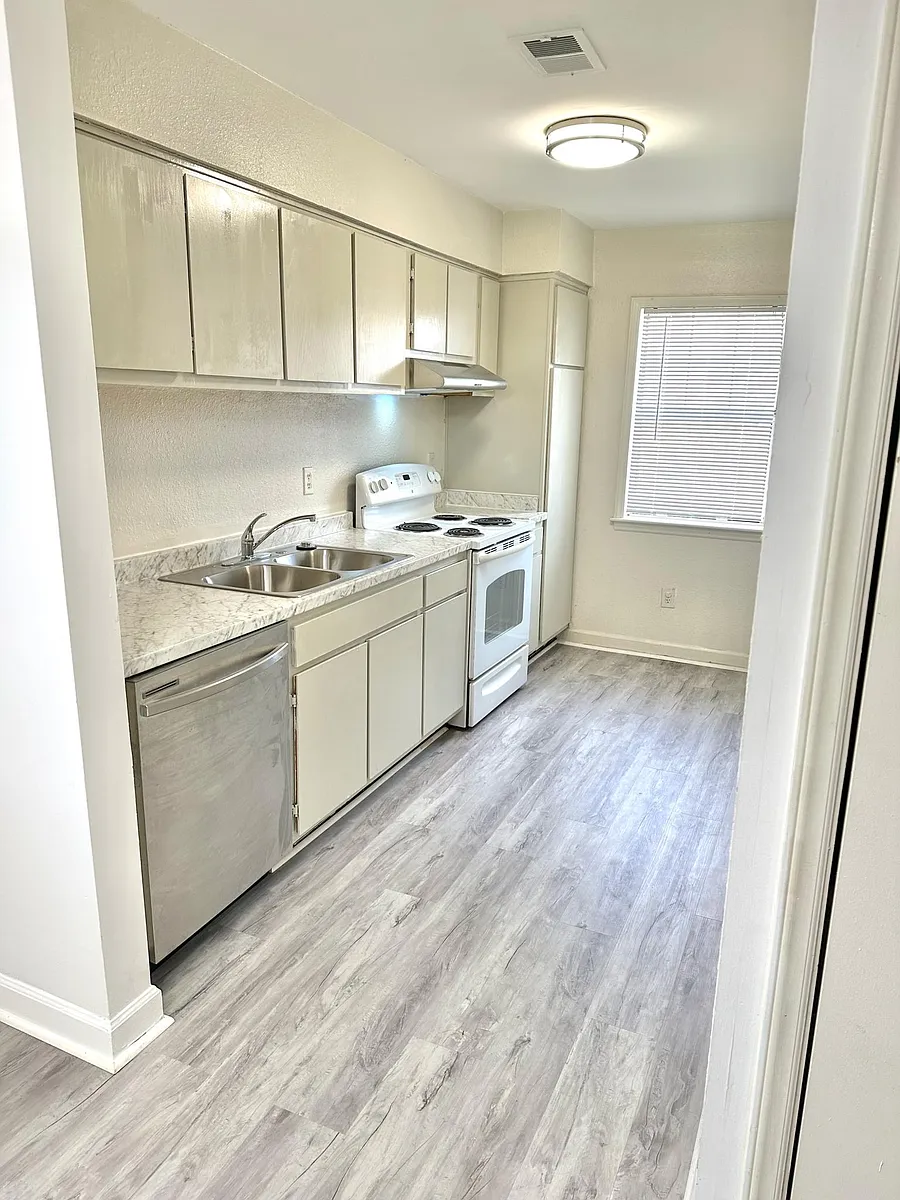Building Photo - 2514 Avent Ferry Rd #101
