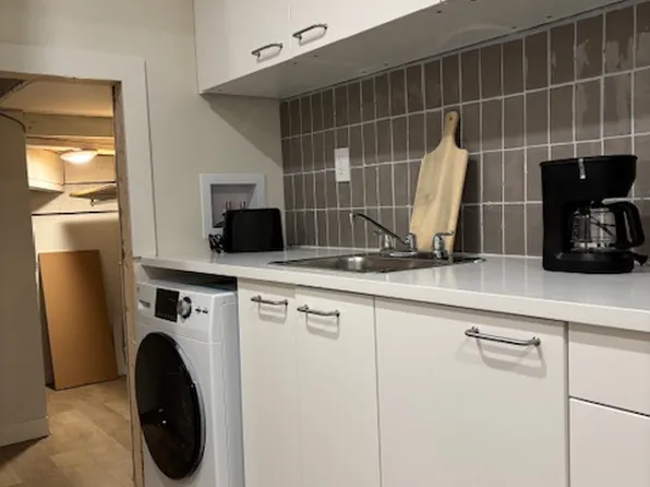 (undisclosed Address), North Vancouver, BC V7N 3K9