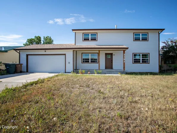 3301 Crestline Cir, Gillette, WY 82716
