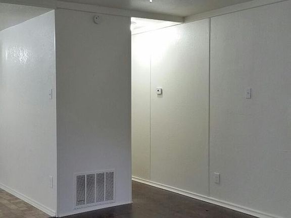 2nd image of 1015 Jardin Dr