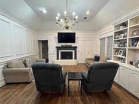 2nd image of 300 Mesa Cir