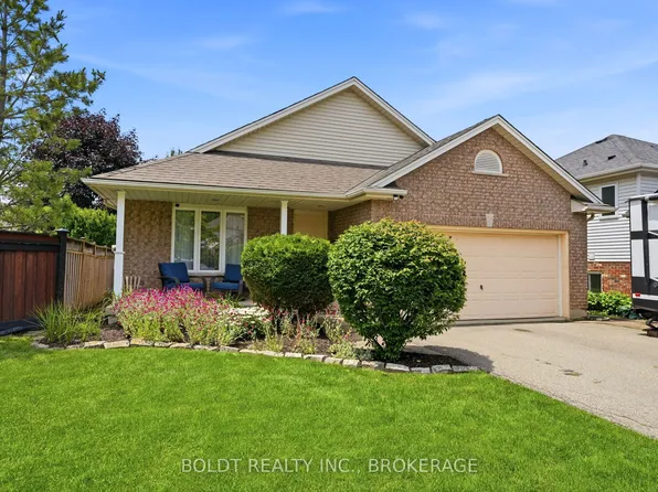 22 Graves Cres, Saint Catharines, ON L2S 3Z6