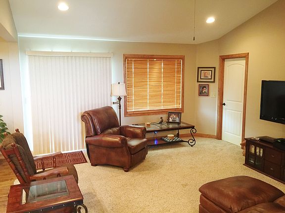 3rd image of 11084 Victory Ln
