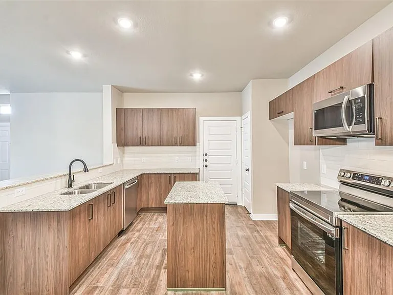 9896 Grosbeak Ln — Photo 2
