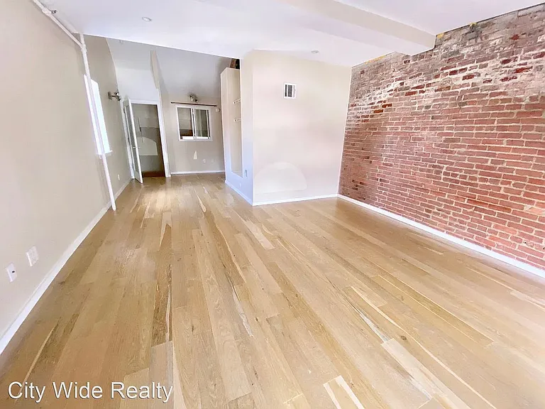726-28 Market St #904 — Photo 11