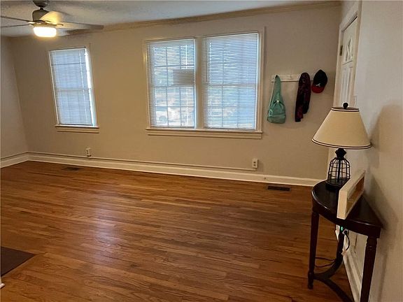 5th image of 388 Ashley Ave NE