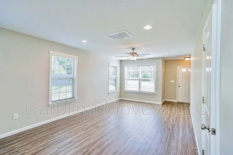 4 bed, 2.5 bath, 1642 sqft, $1,825 — Photo 2