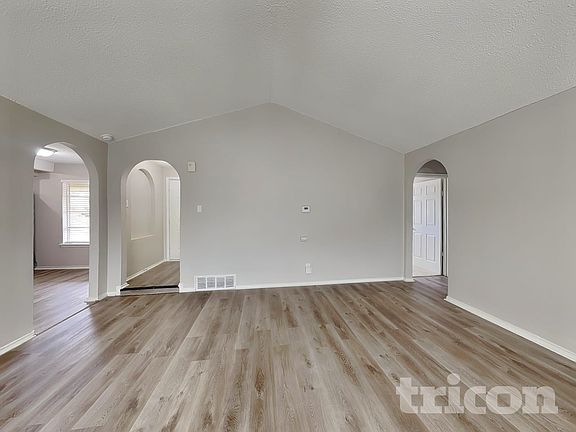 3rd image of 1142 Shadyglen Cir