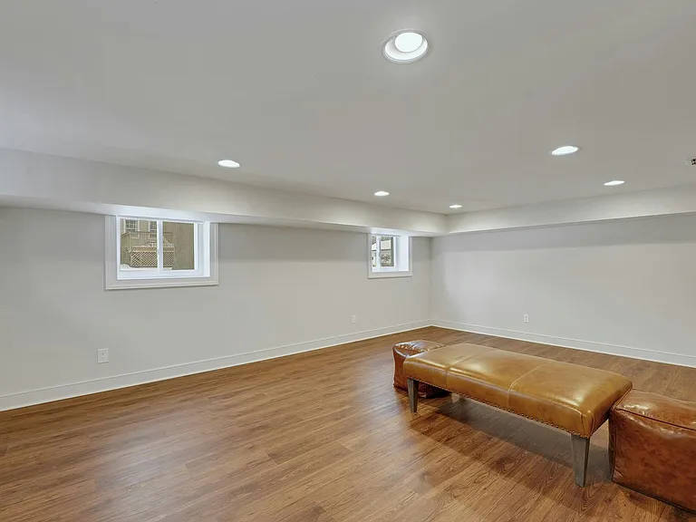 41 Fairview Ave — Photo 31