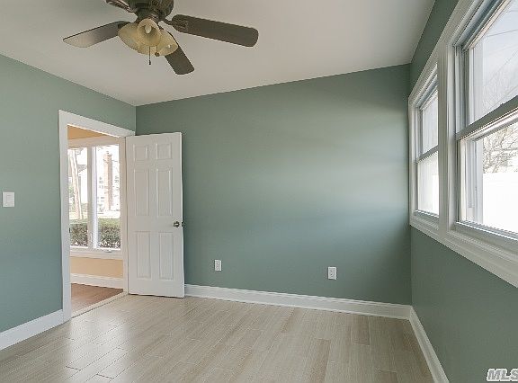 4th image of 52 Harmon St