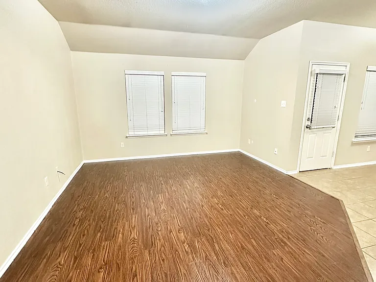 331 Elam Dr — Photo 9