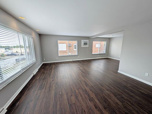 2nd image of 120 Cromwell Pl #3