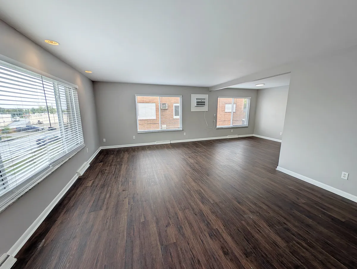 Building Photo - 120 Cromwell Pl #3