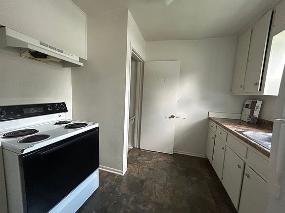 5th image of 1659 N Woodland Ave