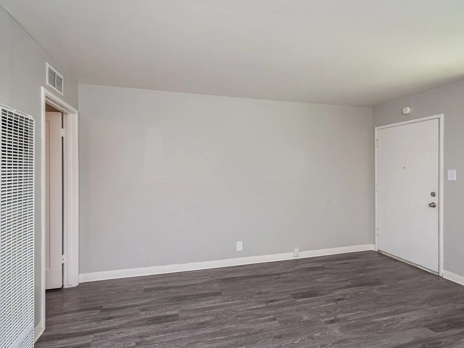 Castle Garden Apartments — Photo 4