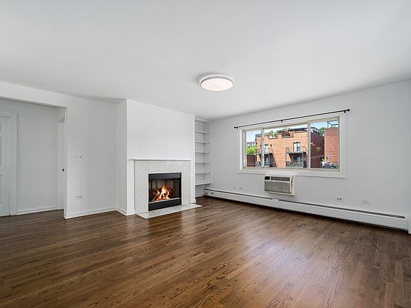 4th image of 900 W Fullerton Ave APT 4J