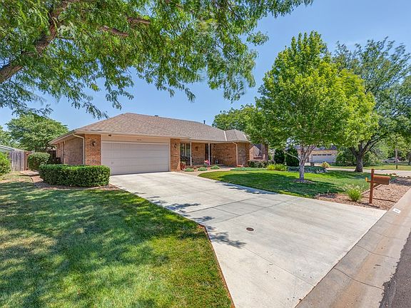 3rd image of 2231 Village Ln
