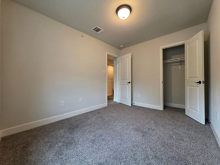 6423 Melanzane Ave #4 — Photo 11