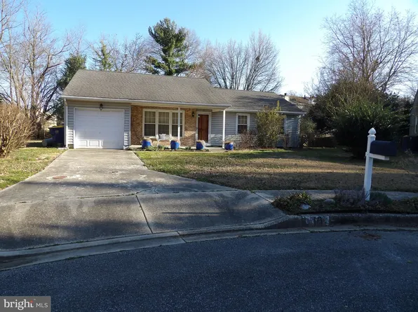 10 Kent Cir, Dover, DE 19904