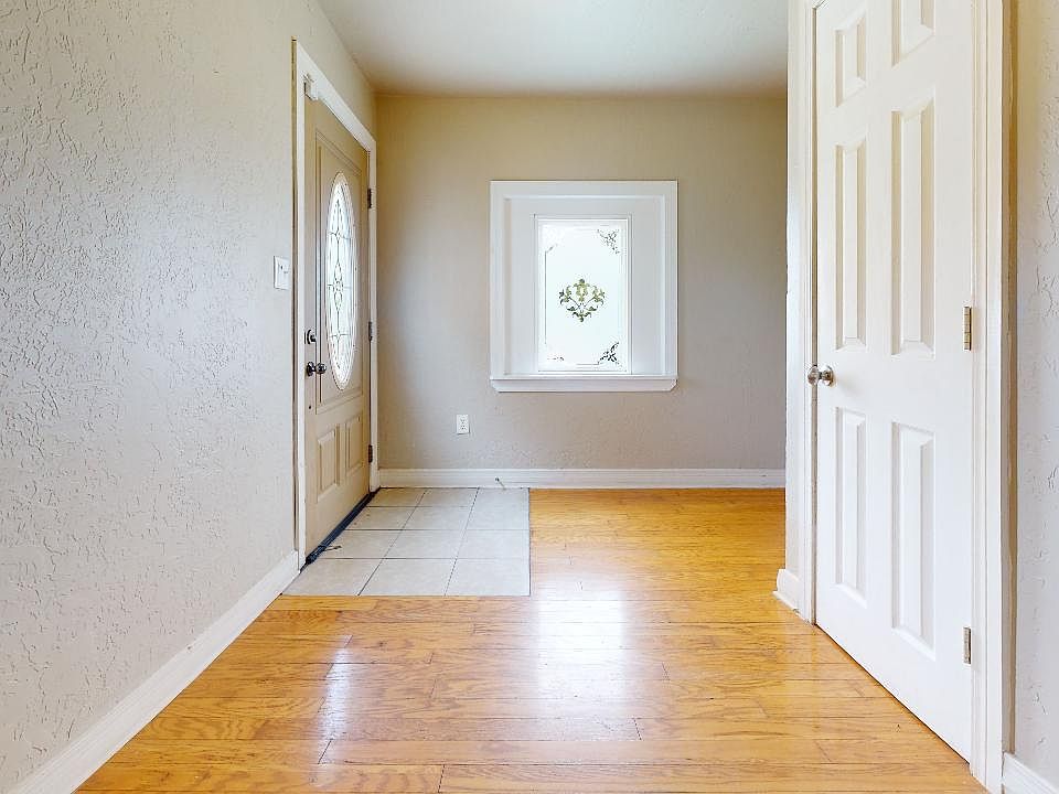 1st image of 1730 NW Ash Ave