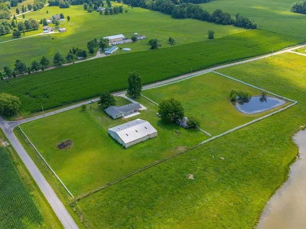 2444 Metzger Rd, Boonville, IN 47601