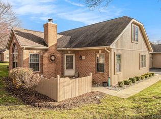 619 Perry Creek Dr, Grand Blanc, MI 48439