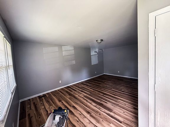 3rd image of 1723 Lion Rd