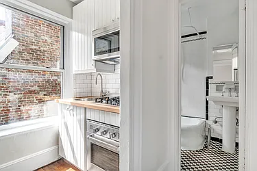 Rented by Avi Nash Associates