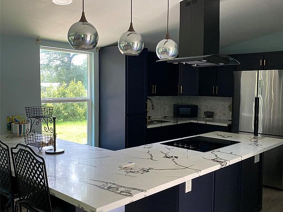 5th image of 26687 Long St