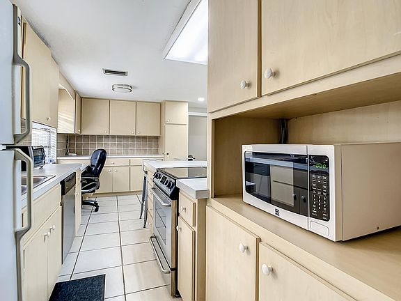 3rd image of 200 E Langsner St #1