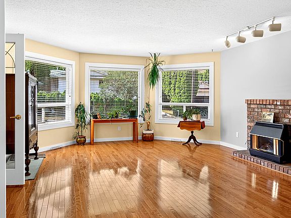 5th image of 272 Valleyview Pl