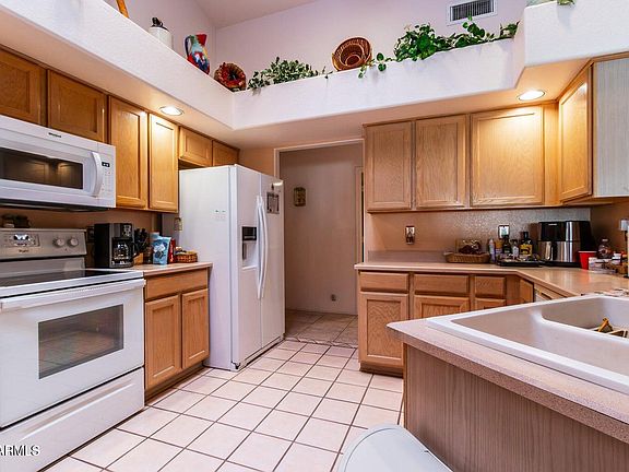 5th image of 2640 E NORTHRIDGE Street