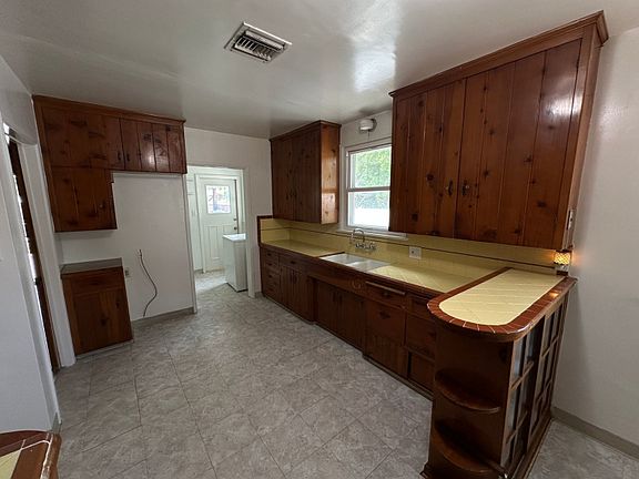 2nd image of 6534 Valjean Ave
