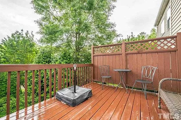 2745 Laurelcherry St — Photo 11