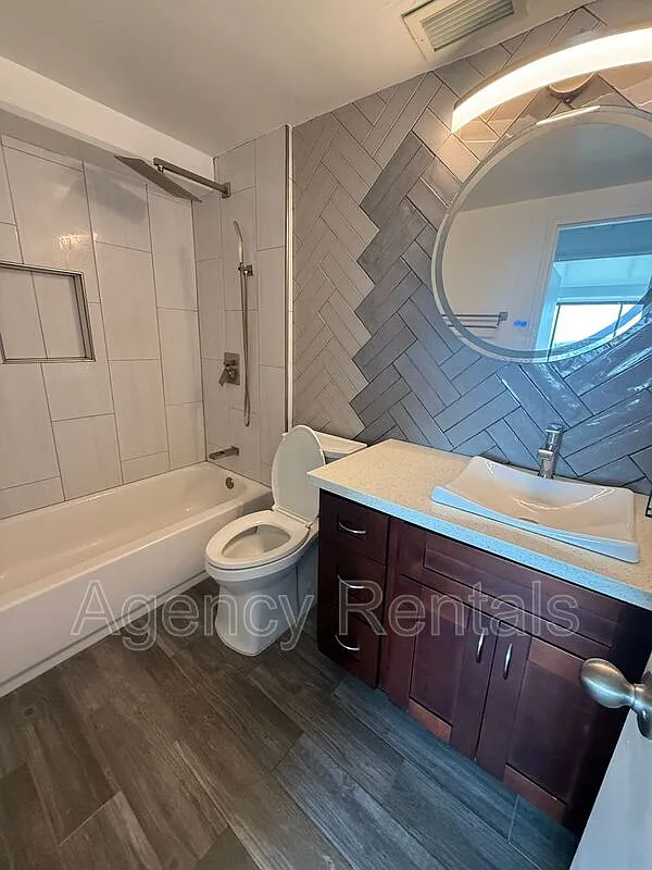 2333 Kapiolani Blvd — Photo 2